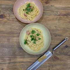 A picture of Spaghetti carbonara.