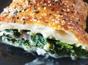 Una foto de grelos con queso