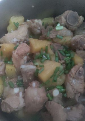 Hình của món Sườn non kho thơm.