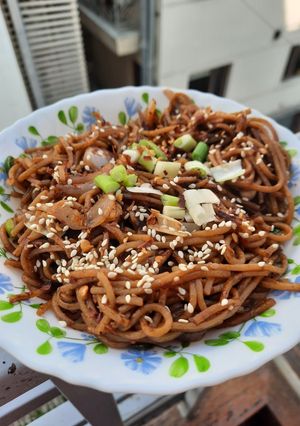 A picture of Schezwan chowmein.