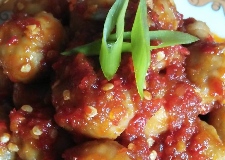 Bagaimana Menyiapkan Balado Bakso Anti Gagal