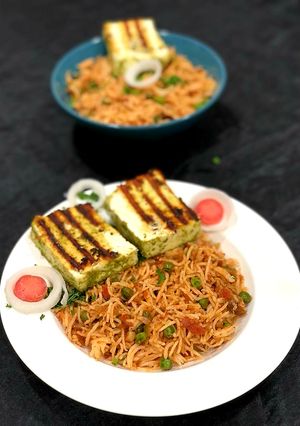 ग्रिल्ड पनीर गार्लिक कॉलीफ्लावर राइस (grilled paneer garlic cauliflower rice recipe in Hindi) रेसिपी मुख्य फोटो