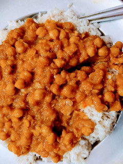 जीरा राइस और छोले (छोले चवाल) (Jeera rice aur chole recipe in Hindi) रेसिपी मुख्य फोटो