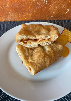 Töltött lángos recept fotója