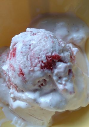A picture of Fruity strawberry ice cream #christmasrevivalcontest.
