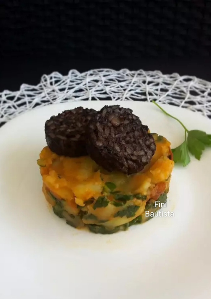 Una foto de Acelgas con patatas y morcilla de Burgos