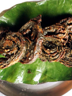अळूवडी (aluvadi recipe in marathi) रेसिपी चे मुख्य फोटो