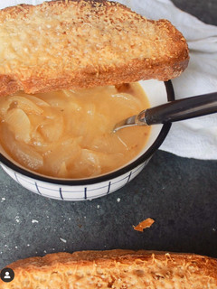 Una foto de Sopa de cebolla en 15 minutos