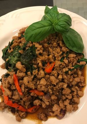 Foto resep Stir Fried Minced Beef and Basil (simple recipe)