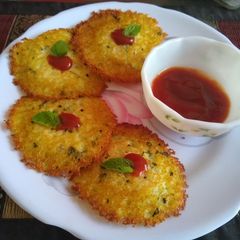 A picture of Fried idlis.