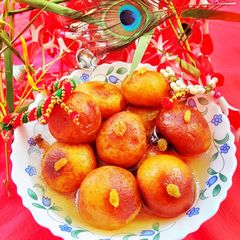 A picture of Gulab Jamun.