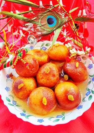 A picture of Gulab Jamun.