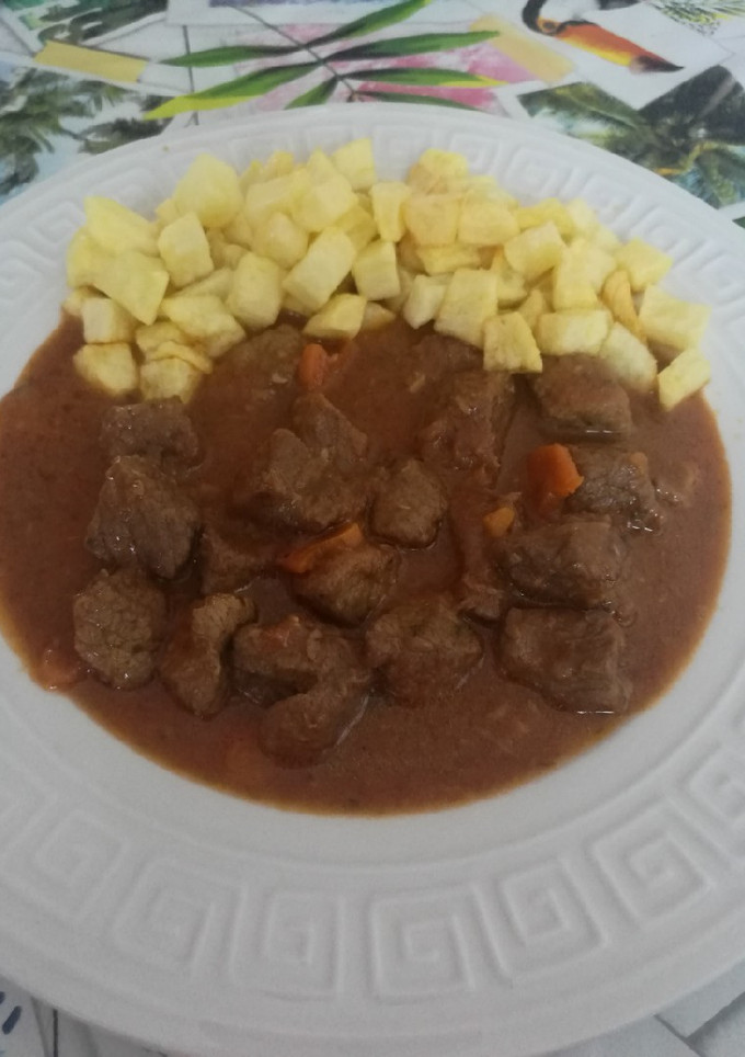 Una foto de Carne guisada con toque de coñac