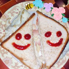A picture of Omlette sandwich.