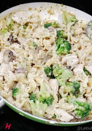Une photo de Pâtes au broccoli champignons et poulet