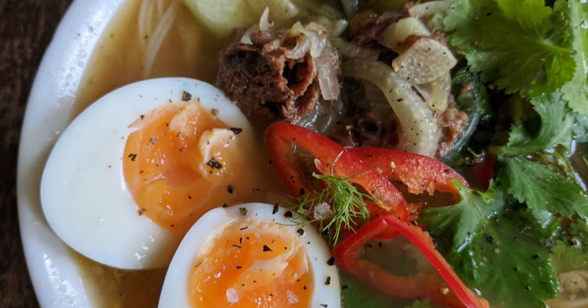 Beef bone broth with noodles Recipe by Malou Herkes Cookpad