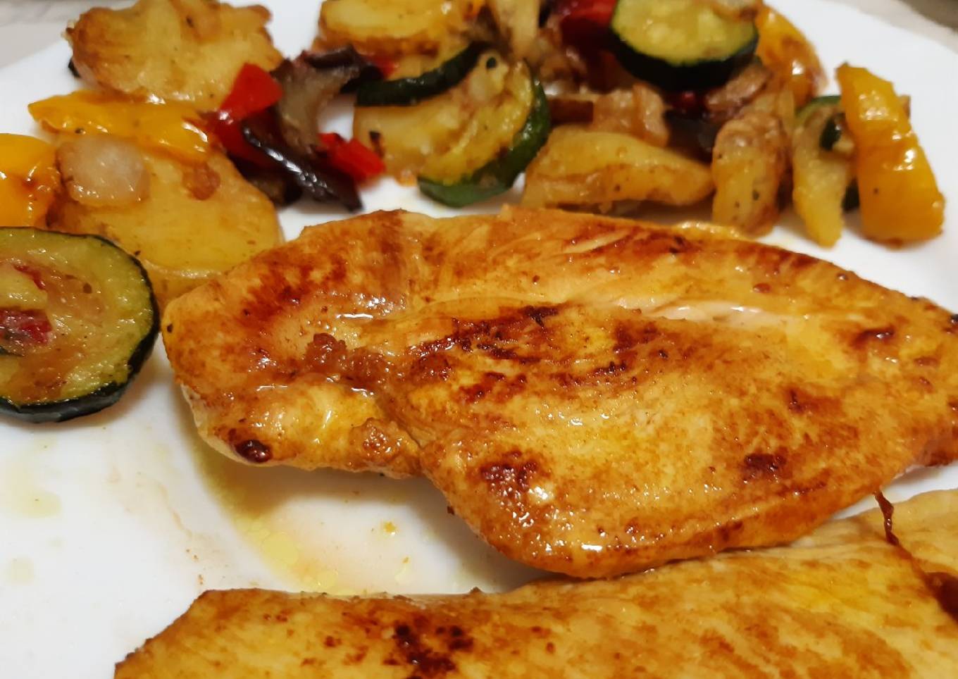 Pechugas de pollo al estilo andaluz con limón verduras plancha