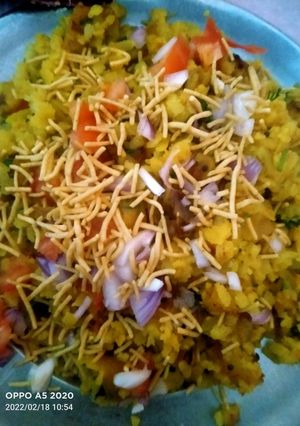 पोहा (poha recipe in Hindi) रेसिपी मुख्य फोटो