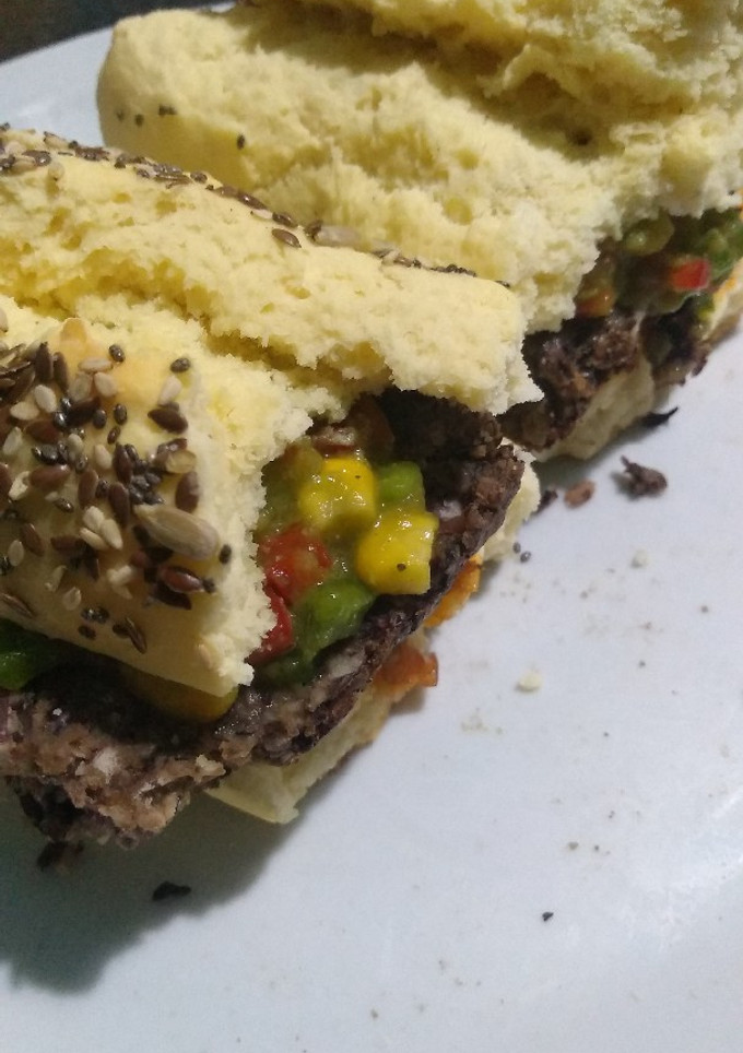 Una foto de Chorizo de porotos (sin arroz) con pan sin tacc