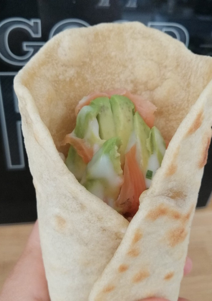 Une photo de Wrap saumon avocat sauce yaourt #etesalé #sanslactose