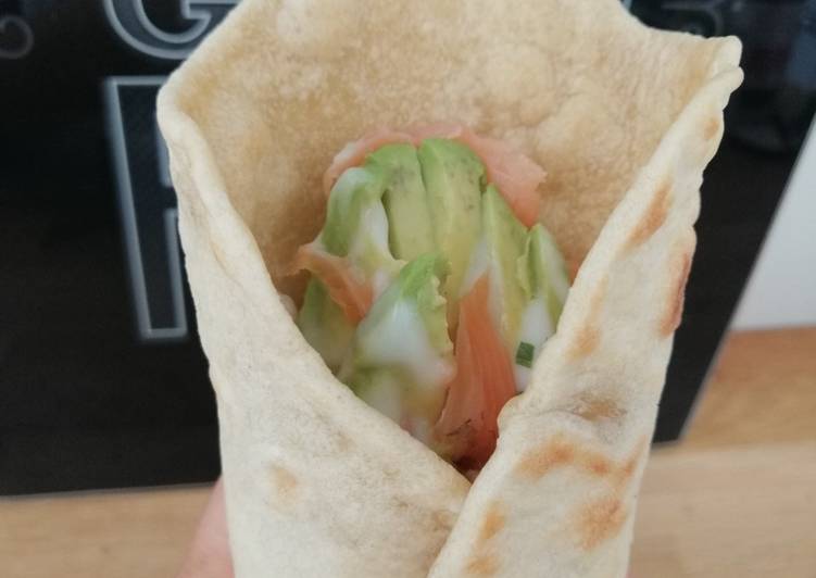 La Délicieuse Recette du Wrap saumon avocat sauce yaourt #etesalé #sanslactose