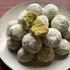 A picture of Matcha Snowball Cookies.