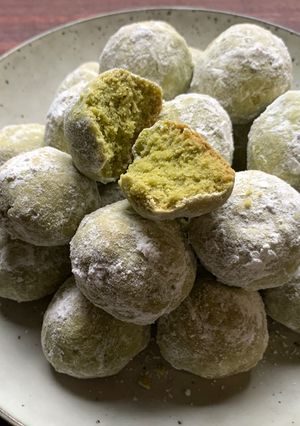 A picture of Matcha Snowball Cookies.