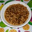 Estofado de habichuelas con ralladura de semilla de aguacate