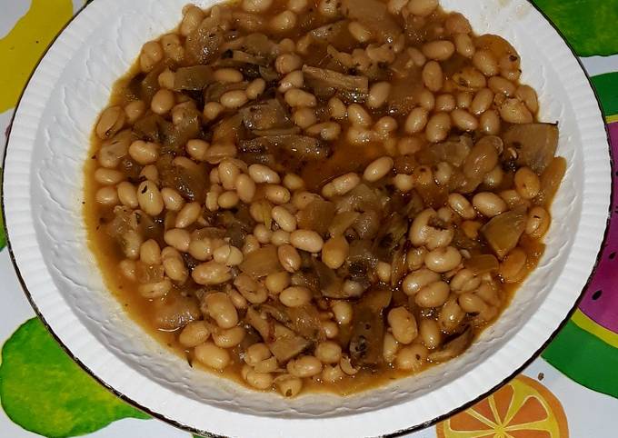 Foto principal de Estofado de habichuelas con ralladura de semilla de aguacate