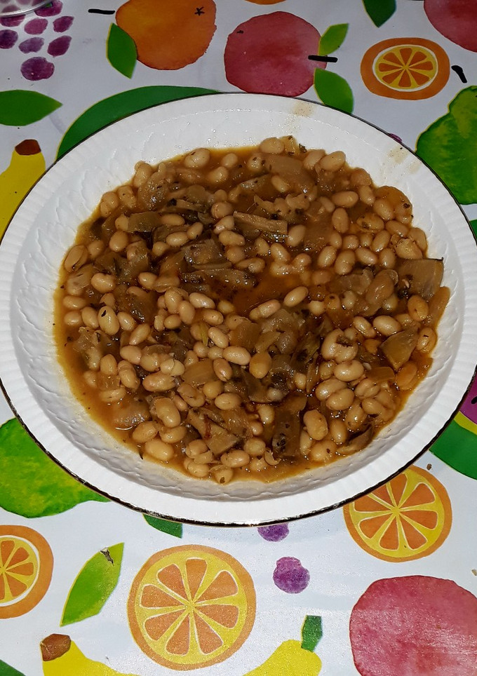 Una foto de Estofado de habichuelas con ralladura de semilla de aguacate