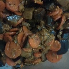 A picture of Brinjal and carrots vegetables.