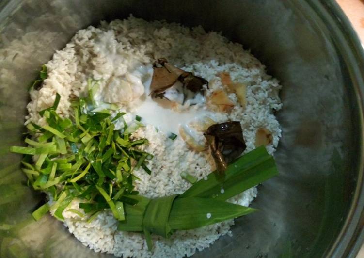 Bagaimana Menyiapkan Nasi Uduk Rice Cooker Easy &amp; Fast Anti Gagal