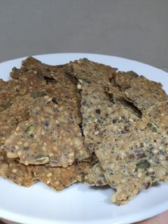 Una foto de Crackers de trigo sarraceno y semillas