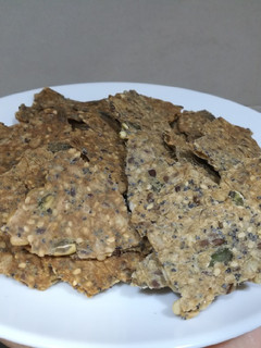 Una foto de Crackers de trigo sarraceno y semillas