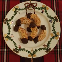 A picture of Mini Almond Crescents.