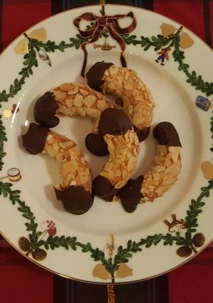 A picture of Mini Almond Crescents.