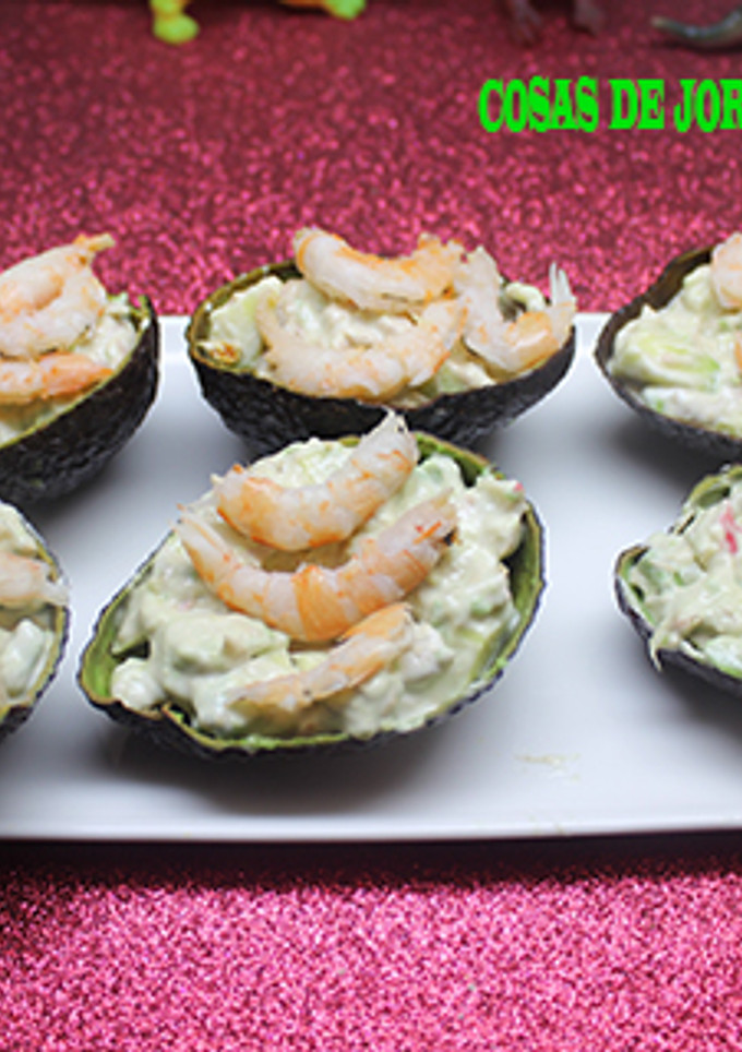 Una foto de Aguacate con gambas y surimi