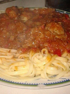 Una foto de Pasta con salsa de tomate al oporto