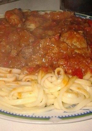 Una foto de Pasta con salsa de tomate al oporto