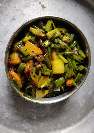 পেঁয়াজকলি ভাজা (Peyajkoli bhaja recipe in Bengali) রেসিপির প্রধান ছবি
