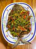 ปลาจาระเม็ดดำเจี๋ยนขิง