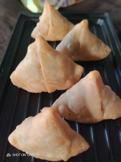 સમોસા (Samosa recipe in Gujarati) રેસીપી મુખ્ય ફોટો