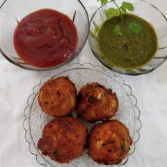 A picture of Crispy cheese paneer aloo balls.