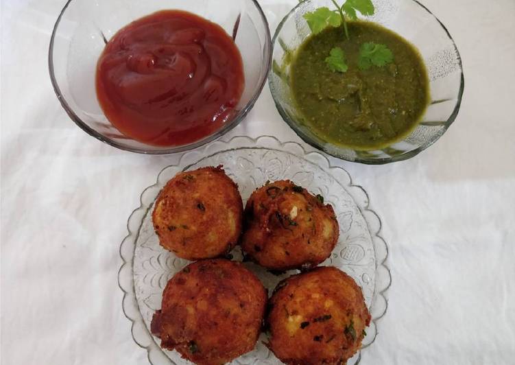 Crispy cheese paneer aloo balls