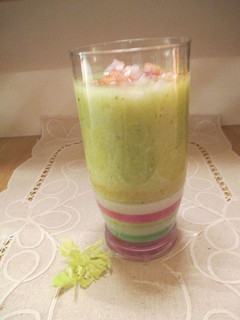 Una foto de Gazpacho de pepinos, pencas de apio y trigo sarraceno