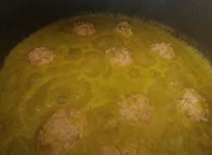 Una foto de Albóndigas en salsa verde