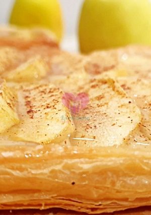 Foto principal de Tarta de manzana con hojaldre y crema pastelera