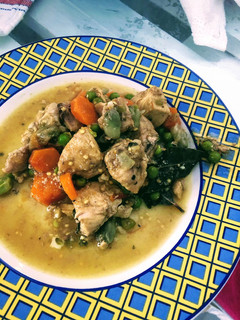 Una foto de Pollo con habas y guisantes (receta de aprovechamiento)