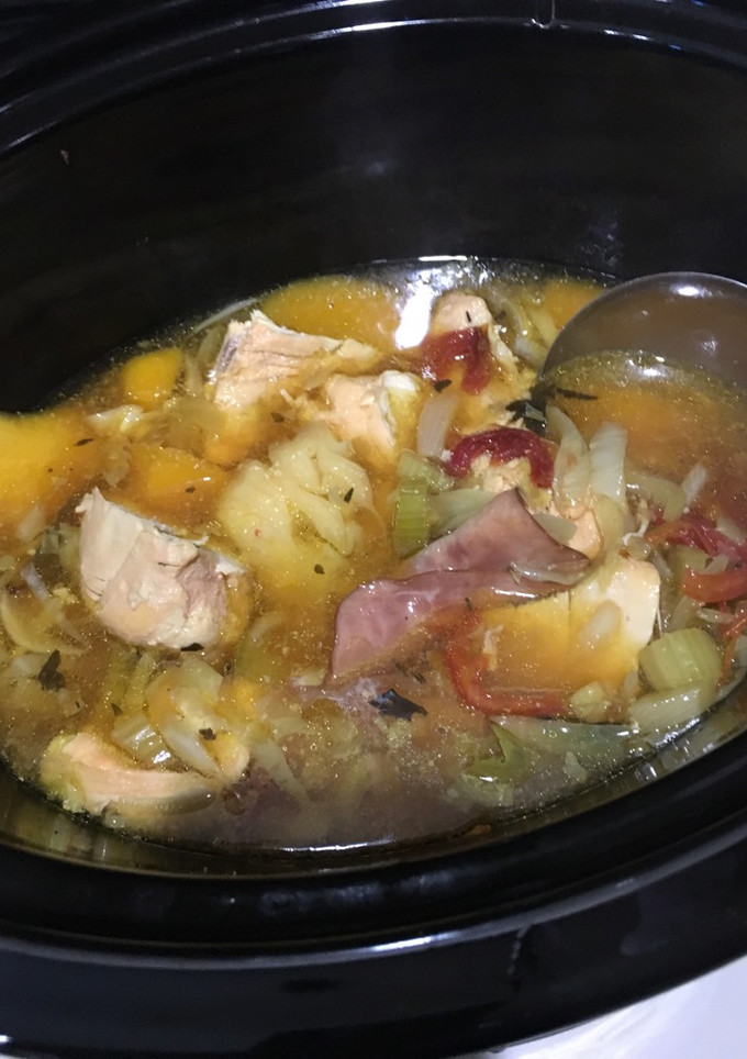 Una foto de Sopa de Pollo y Cebada en Olla Lenta