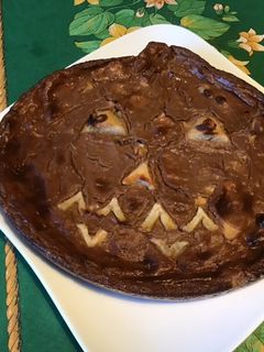 Une photo de Flan d'Halloween au chocolat, poires et menthe